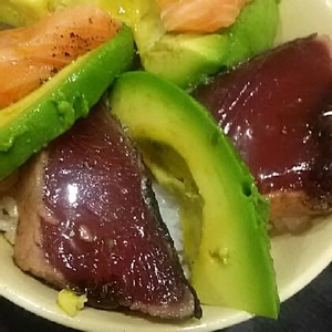 アボカドと鰹のにんにく醤油漬け丼 レシピ 作り方 By Torokonomiya 楽天レシピ アボカドと鰹のにんにく醤油漬け丼 レシピ 作り方 By Torokonomiya 楽天レシピ